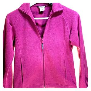 Beautiful women’s Columbia top layer pull over